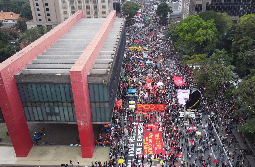Conexión Brasil | Brasil alcanza las 500 mil muertes por Covid en una jornada de protesta en 200 ciudades