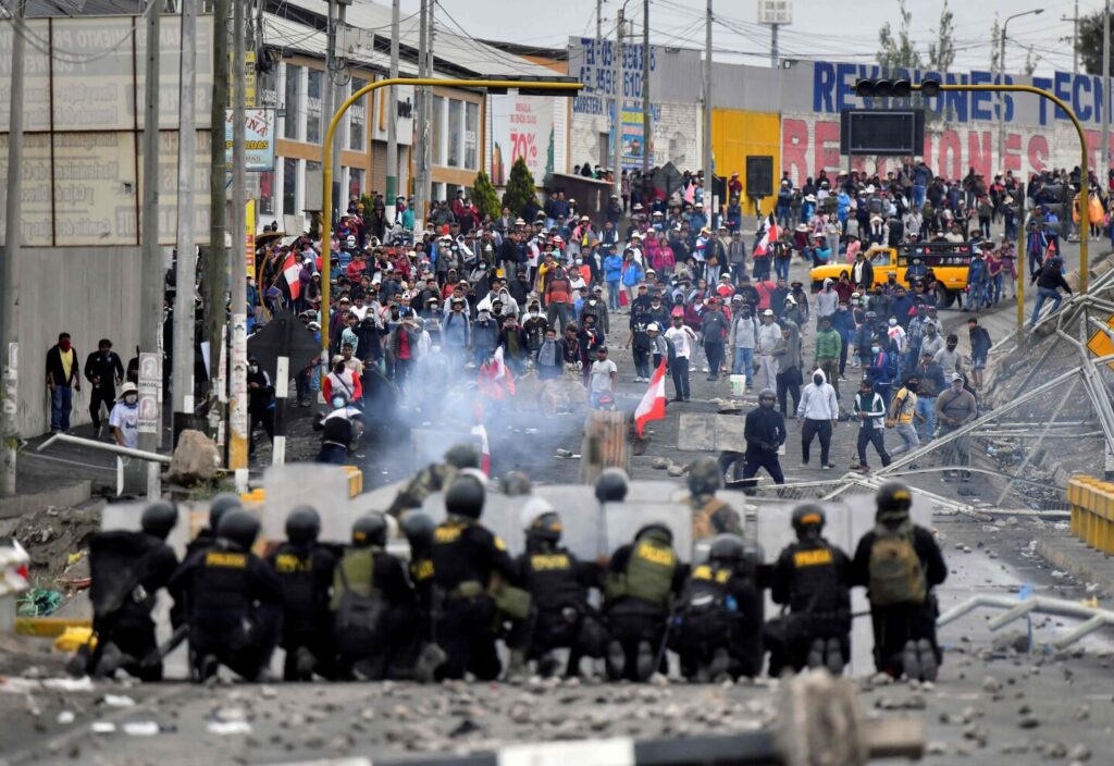 Crisis en Perú y manifestaciones en Lima – Columna de Federico Montero