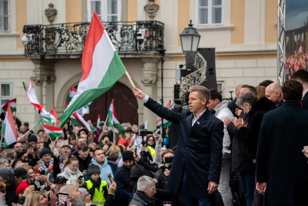 Elecciones en Hungría: Magyar vence a Orbán y cambia su política frente a Europa